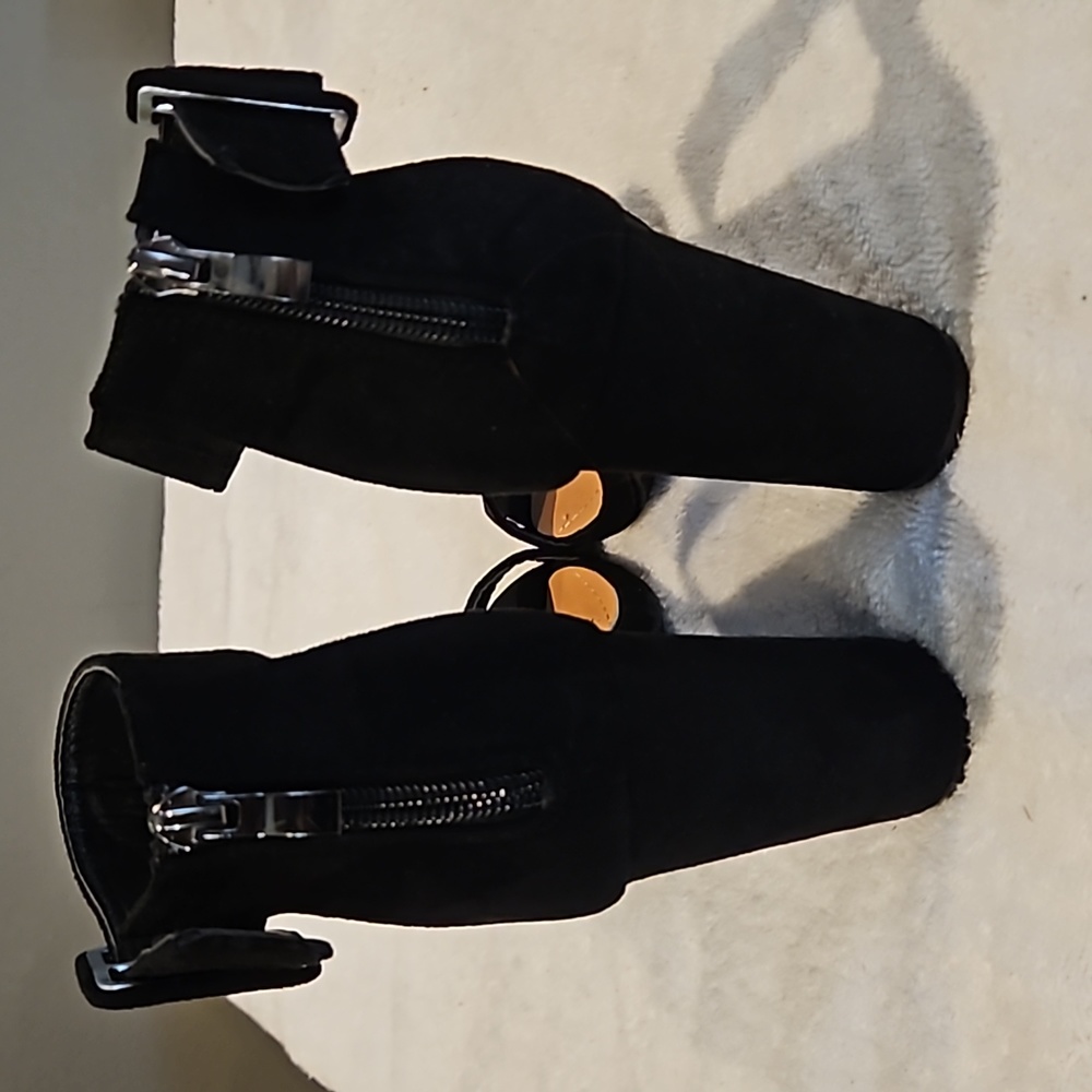 Heels - Picture 4 of 5